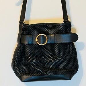 Elegant Black Woven Shoulder Bag with Gold Accent